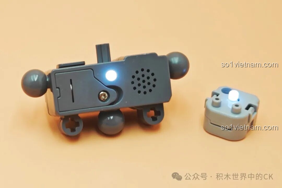 Nhiều hộp Keeppley Ultraman khác nhau, cho thấy sự đa dạng của dòng sản phẩm