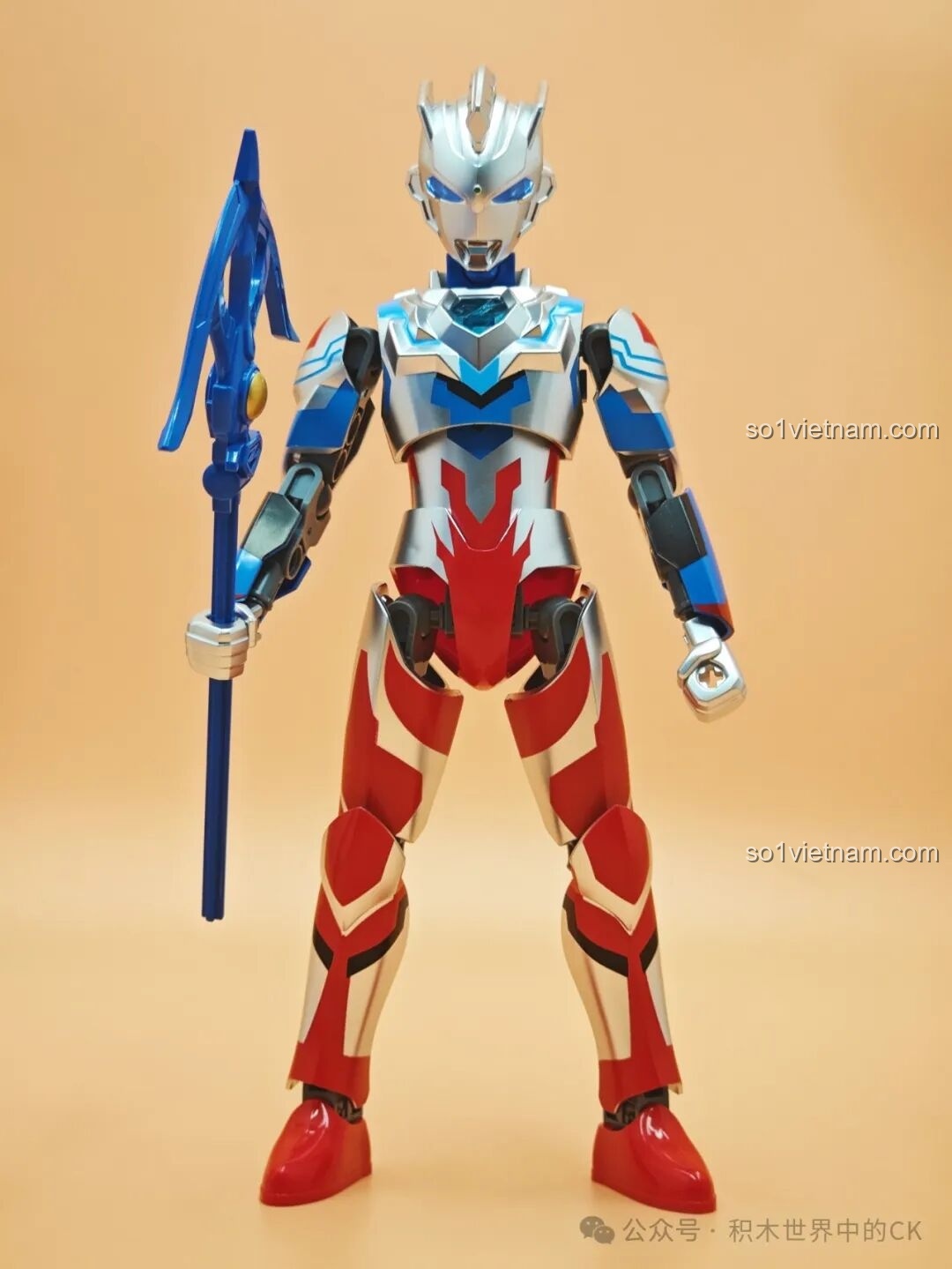 Mô hình Ultraman Zero - Ánh Sáng Tối Thượng cầm vũ khí
