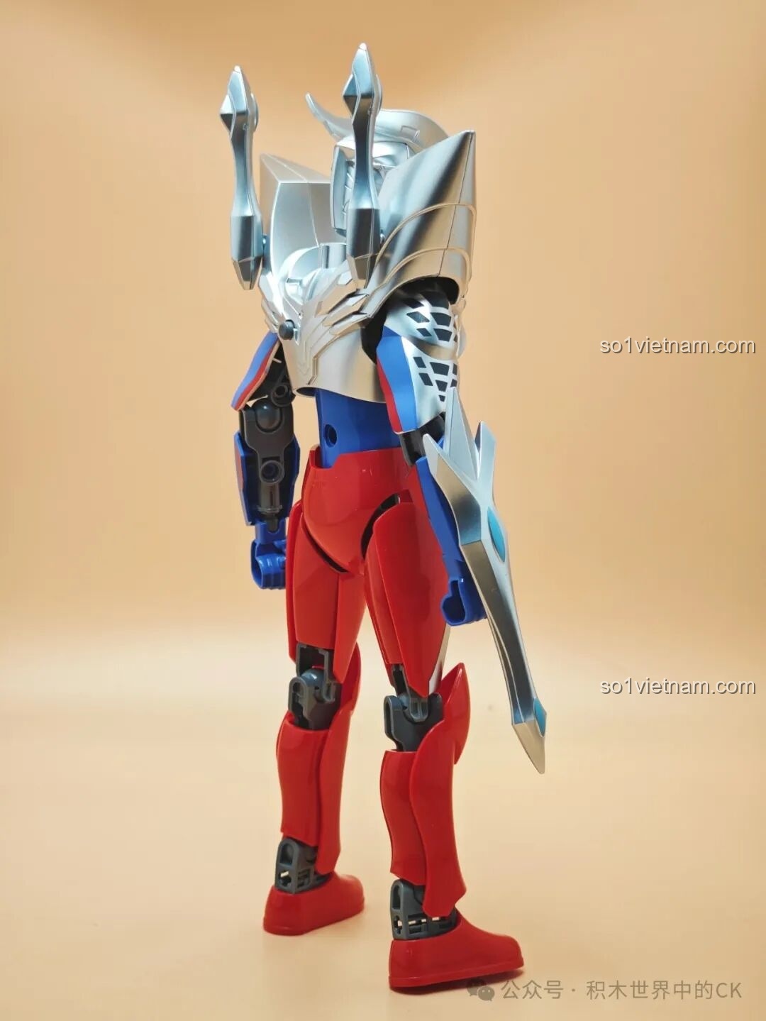 Ultraman Zero Ultimate Zero của Keeppley cầm vũ khí