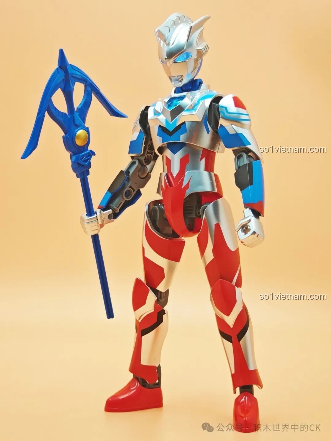 Mô hình Zeta Ultraman Alpha Armor của Keeppley nhìn từ phía sau