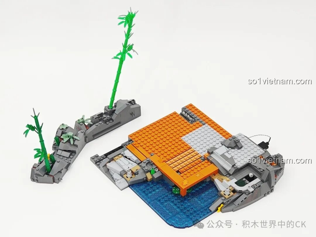Kết hợp các module nền đá và hồ nước để tạo thành phần móng hoàn chỉnh cho bộ lắp ghép Nhà Trọ Rừng Trúc.