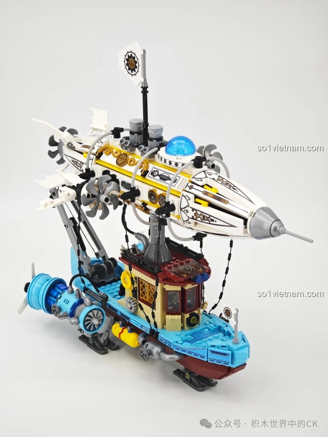 Kết nối phần thân tàu và khinh khí cầu của mô hình ZHEGAO 958015, tạo nên một tổng thể hoành tráng.
