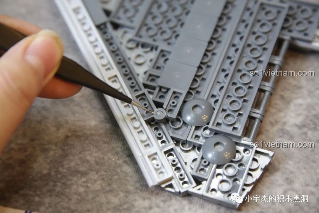 Cách khắc phục lỗi lắp cánh tà của Sluban J-20 M38-B1187 Tiêm Kích Tàng Hình bằng cách dịch chuyển khớp nối hai đơn vị về phía trước.