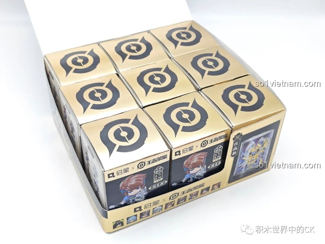 Bên trong hộp lớn Qman 78002 là 9 hộp mù nhỏ được xếp ngay ngắn, tạo sự tò mò cho trẻ em khi mở quà.