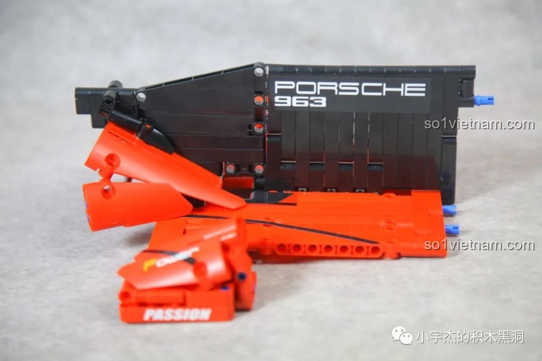 Chi tiết không gian khoang lái Porsche 963 GULY