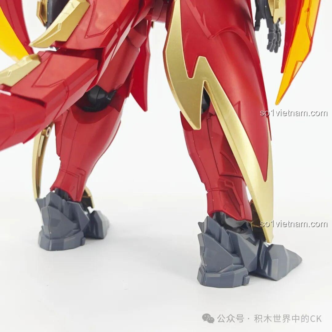 Khớp chân vững chãi của Mecha Mặc Tử - Long Kỵ Sĩ giúp mô hình đứng vững và tạo được nhiều tư thế khó, phức tạp.