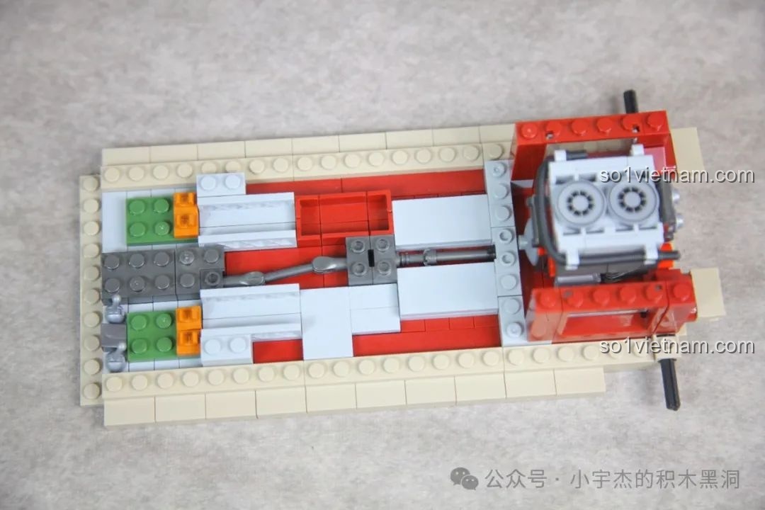 Khung gầm của xe tăng Panther G 100252 đang dần hình thành, cho thấy thiết kế nội thất bên trong.