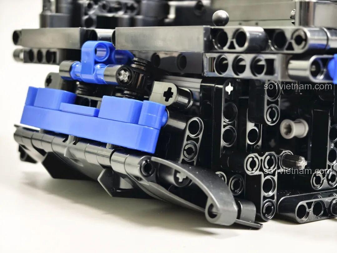 Khung xương nắp capo của Reobrix 11010 Maserati GranTurismo, với thiết kế độc đáo.
