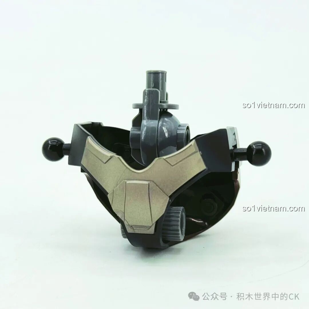 Khung xương phần thân dưới của mô hình Mecha Miyamoto Musashi 78033 Keeppley, chuẩn bị lắp giáp.