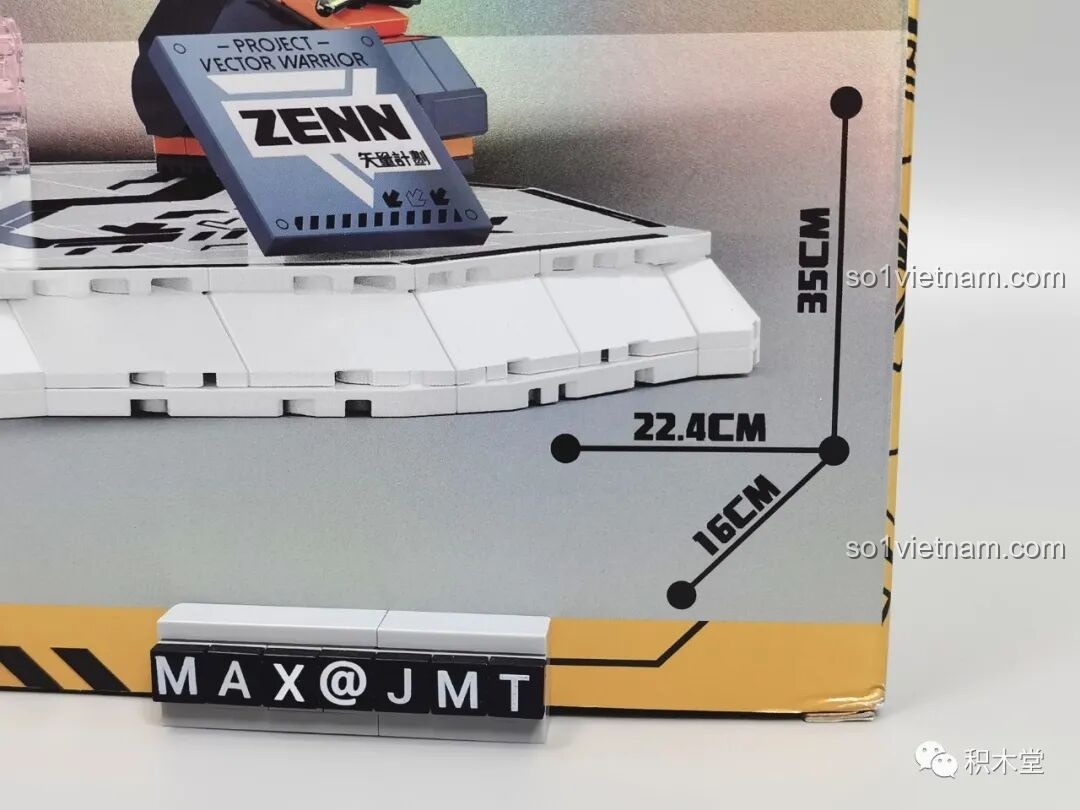 Cận cảnh thông số kích thước 35x22.4x16 cm của mô hình FUNIFY W9006 Chiến Binh Cơ Khí ZENN được in trên hộp, giúp người mua dễ hình dung.