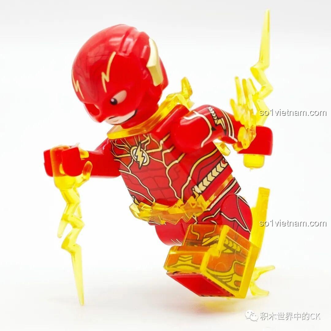 Minifigure The Flash (màu vàng) KORUIT KT1071 với hiệu ứng tia chớp vàng, góc nhìn khác.