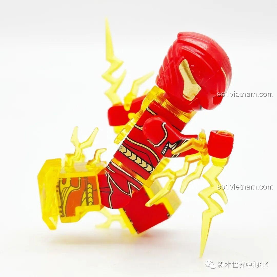 Minifigure The Flash (màu vàng) KORUIT KT1071 trong tư thế đang chạy với hiệu ứng tia chớp vàng.