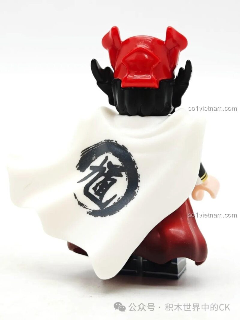 Minifigure Bạch Vô Thường Kuzao 11716 từ góc nhìn bên, chi tiết áo choàng, đồ chơi mô hình giá tốt