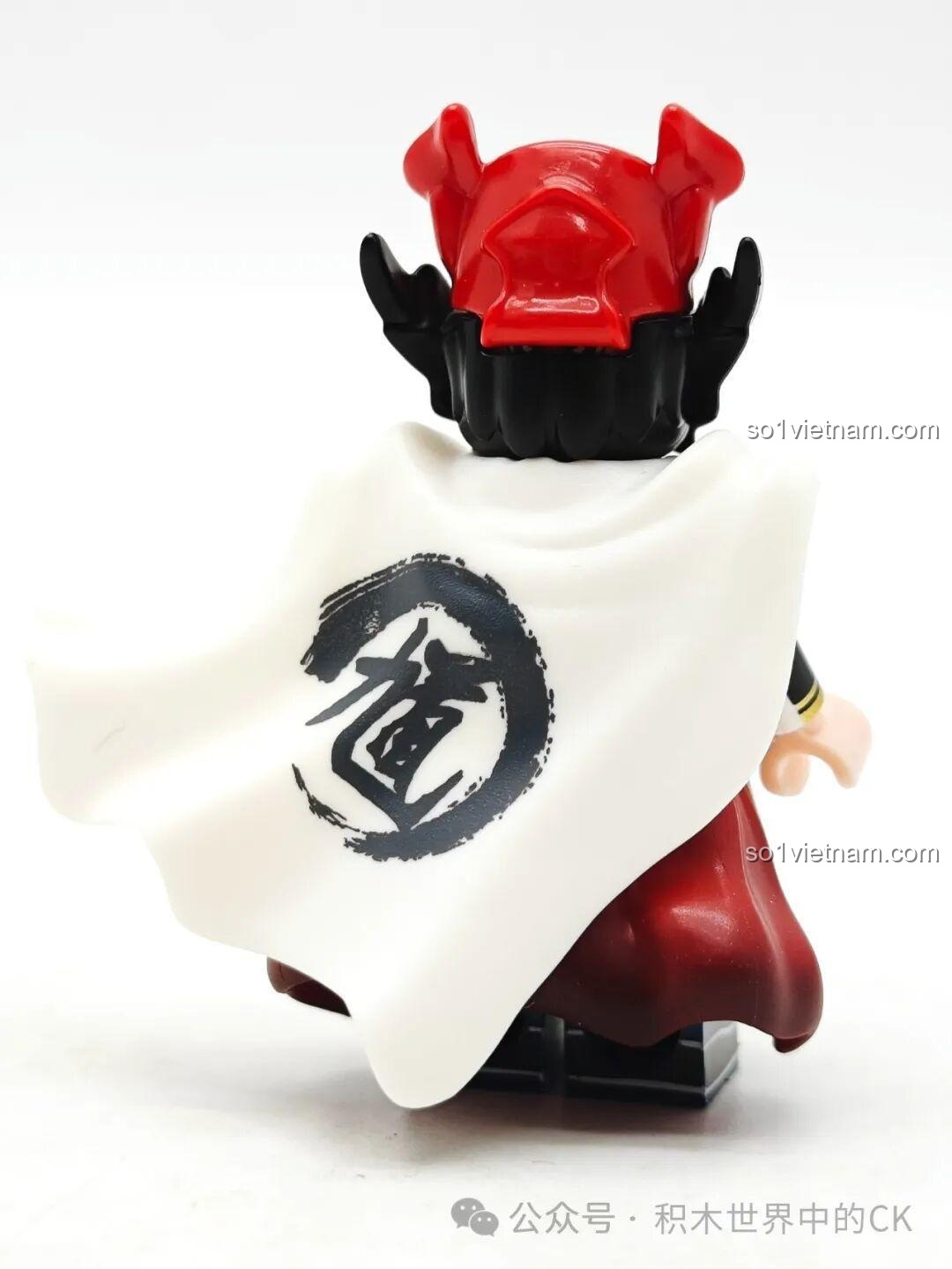 Minifigure Bạch Vô Thường Kuzao 11716 từ góc nhìn bên, chi tiết áo choàng, đồ chơi mô hình giá tốt