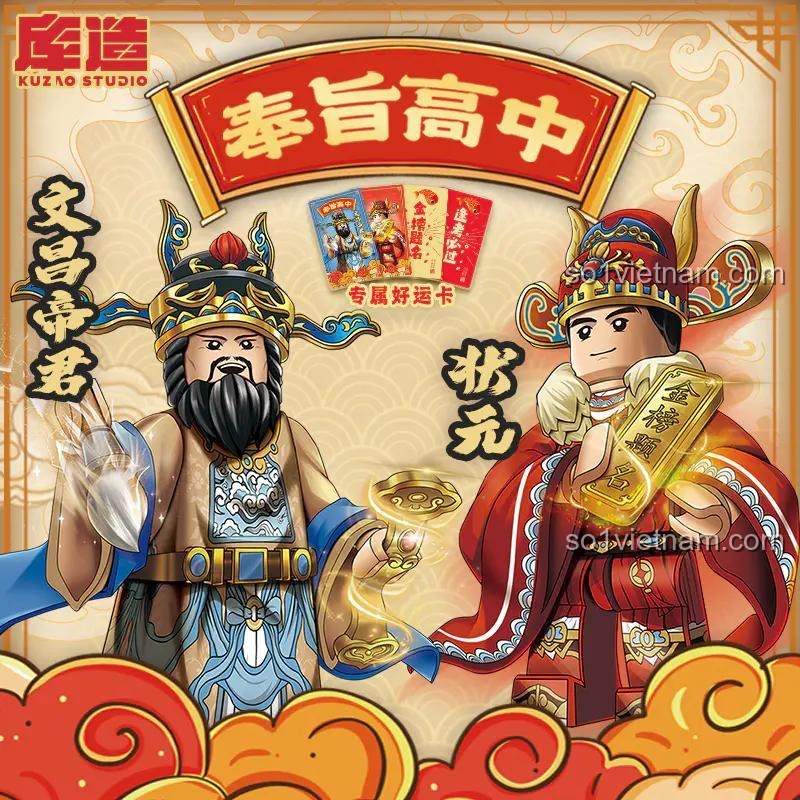 Mô hình Trạng Nguyên và Văn Xương Đế Quân trong bộ đồ chơi Kuzhao 11725, hình ảnh quảng cáo với thông điệp "Phụng Chỉ Cao Trung", cầu may thi cử cho học sinh, giá rẻ.