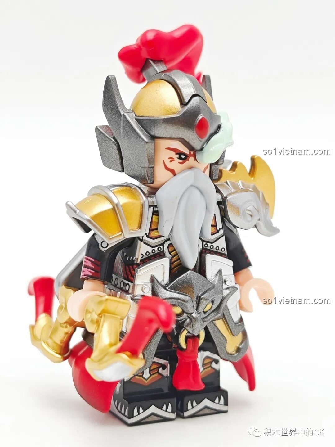 Minifigure Hoàng Trung Kuzhao Studio 11774 và minifigure cơ bản được đặt trong hộp trưng bày trong suốt.