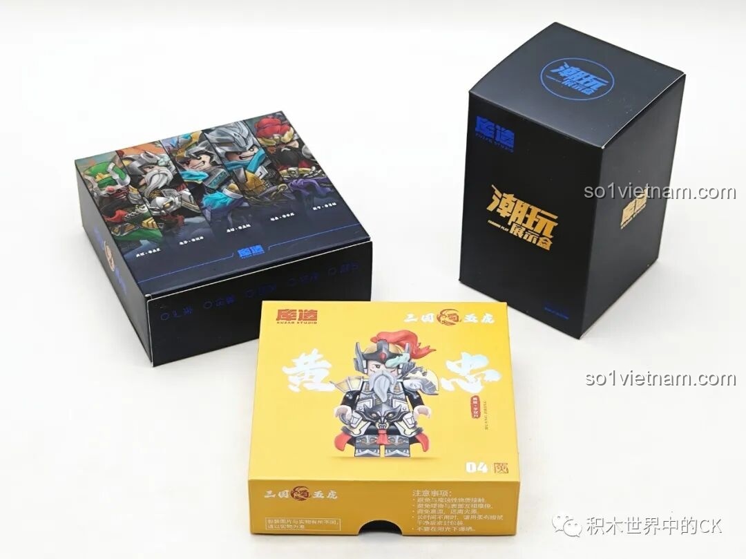 Hộp đựng Minifigure Hoàng Trung Kuzhao Studio 11774 cùng hộp phụ kiện và hộp trưng bày.