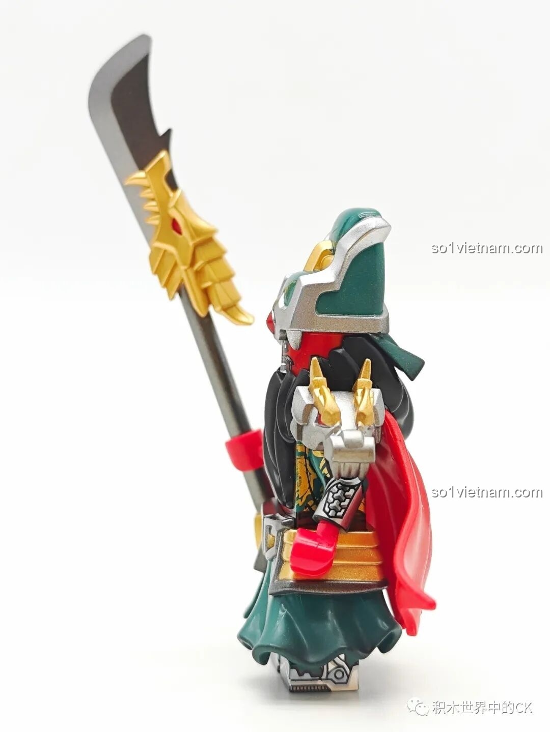 Cận cảnh chi tiết giáp ngực và dây xích của Minifigure Triệu Vân Kuzhao Studio 11773.