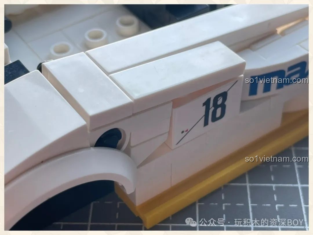 Kỹ thuật lắp ráp độc đáo sử dụng chốt để tạo hiệu ứng khí động học trên CaDA C55029 Mazda 787B.