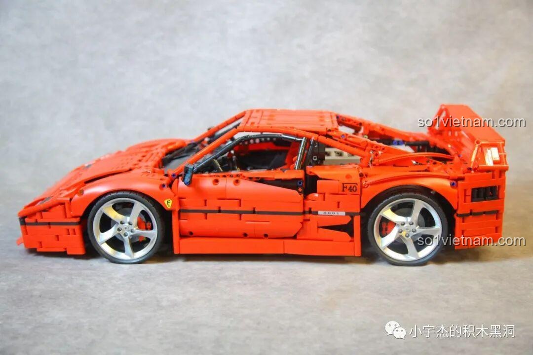 Mô hình CBOX X001 Ferrari F40 sau khi đã lắp bánh xe, thành quả cuối cùng của quá trình lắp ráp, trông rất mạnh mẽ và đẹp mắt.