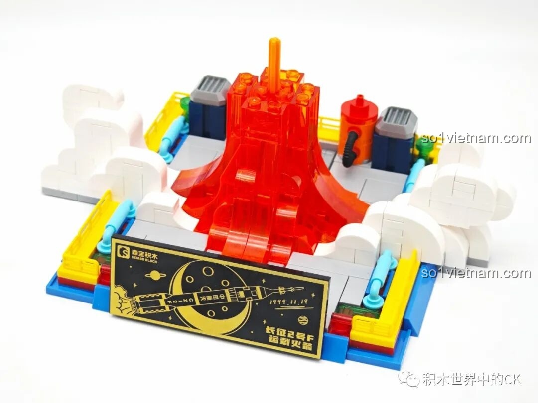 Giai đoạn lắp ráp phần bệ phóng của mô hình tên lửa Sembo 203366 với các chi tiết mô phỏng lửa và khói.