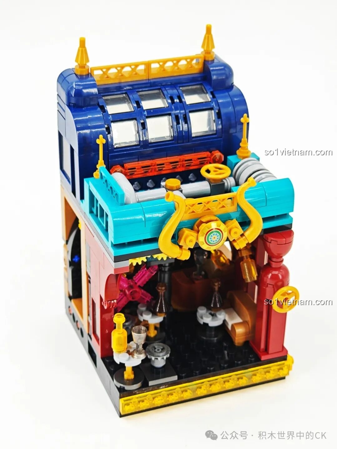 Lắp ráp phần cánh phải của Quán Bar Steampunk ZHEGAO 958013 với các chi tiết nội thất như bàn ghế và mái vòm.