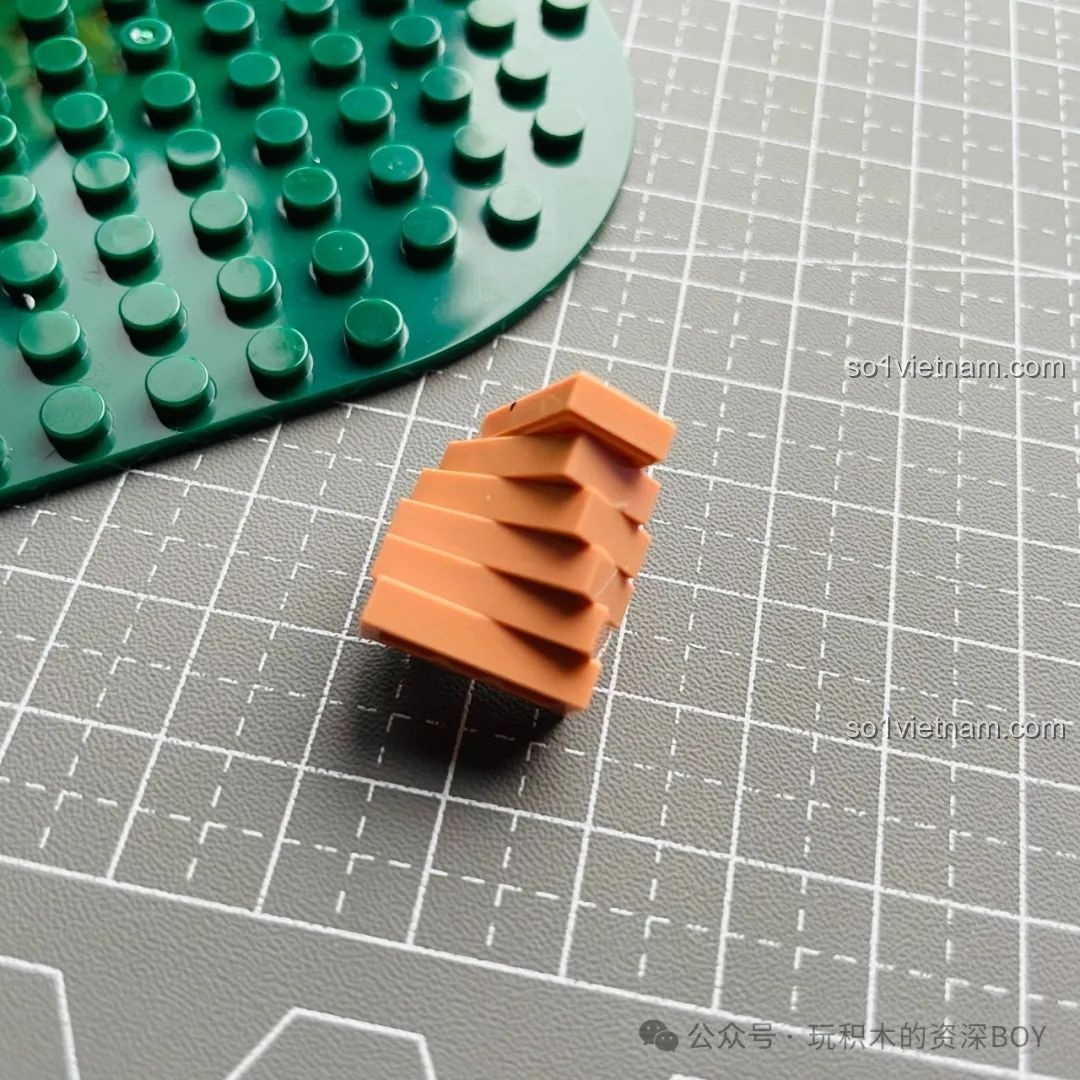 Quá trình lắp ráp cầu thang dẫn lên các tầng của Lâu Đài Hoa Rừng Femibox S2238.