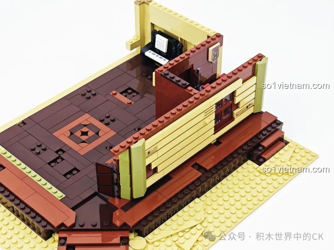 Cận cảnh quá trình lắp ráp cầu thang và nội thất tầng trên của Saloon Miền Tây F9021.