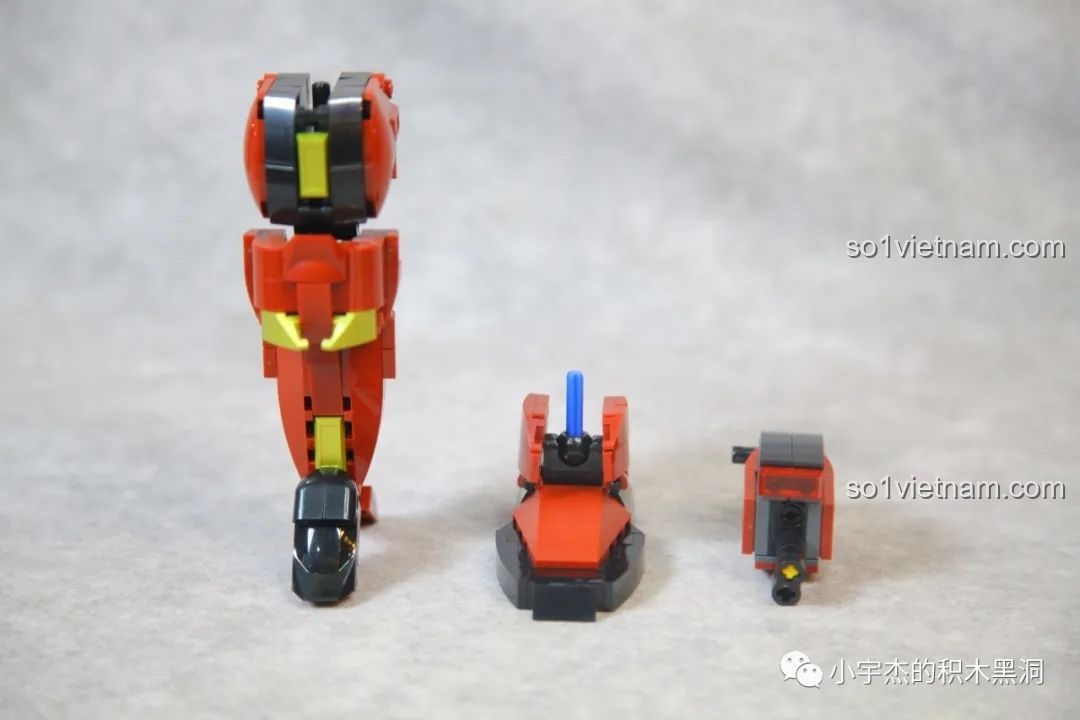 Các module chân của Sluban M38-B1183 Cơ Giáp Sĩ Kai Bọc Thép Nặng, thể hiện cấu trúc phức tạp và khớp nối linh hoạt.