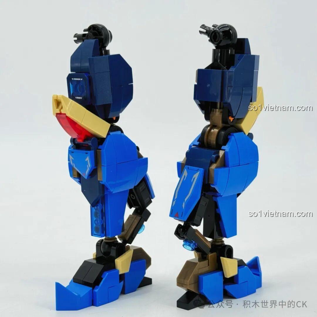 Lắp ráp phần chân của robot Ma Lễ Thanh, thiết kế vững chãi với các mảng giáp màu xanh và vàng.