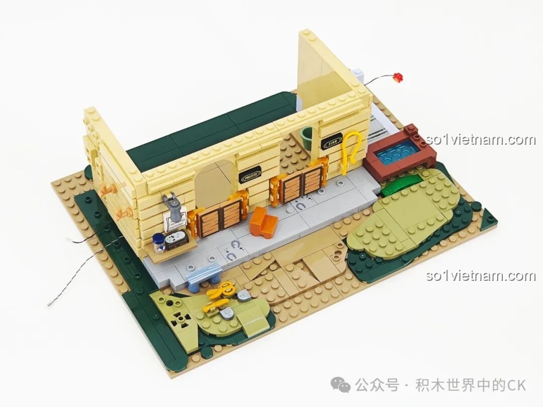 Lắp ráp các chi tiết bên trong như cửa chuồng và máng nước cho bộ mô hình FunWhole F9080.