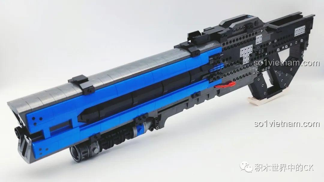 Thêm các chi tiết màu xám kim loại vào phần nòng súng của mô hình JIESTAR 58023, tăng thêm vẻ ngoài chân thực.