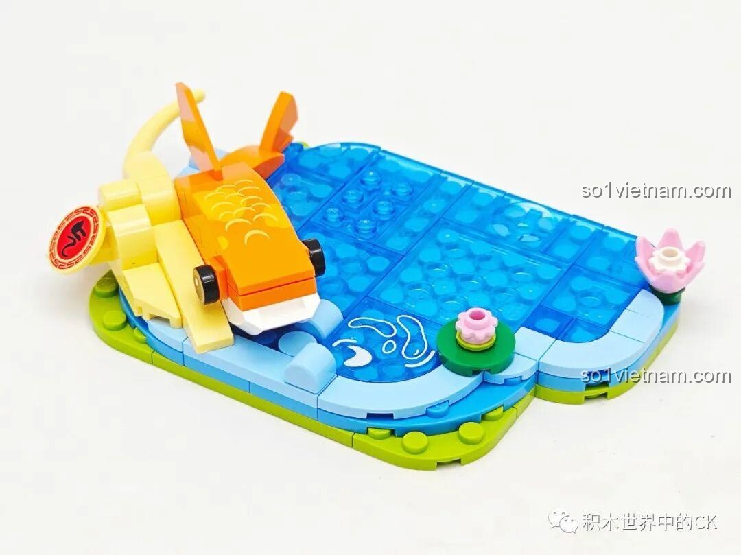 Quá trình lắp ráp phần đế nước và cá chép vàng của chú rồng đỏ trong bộ Keeppley K19910.