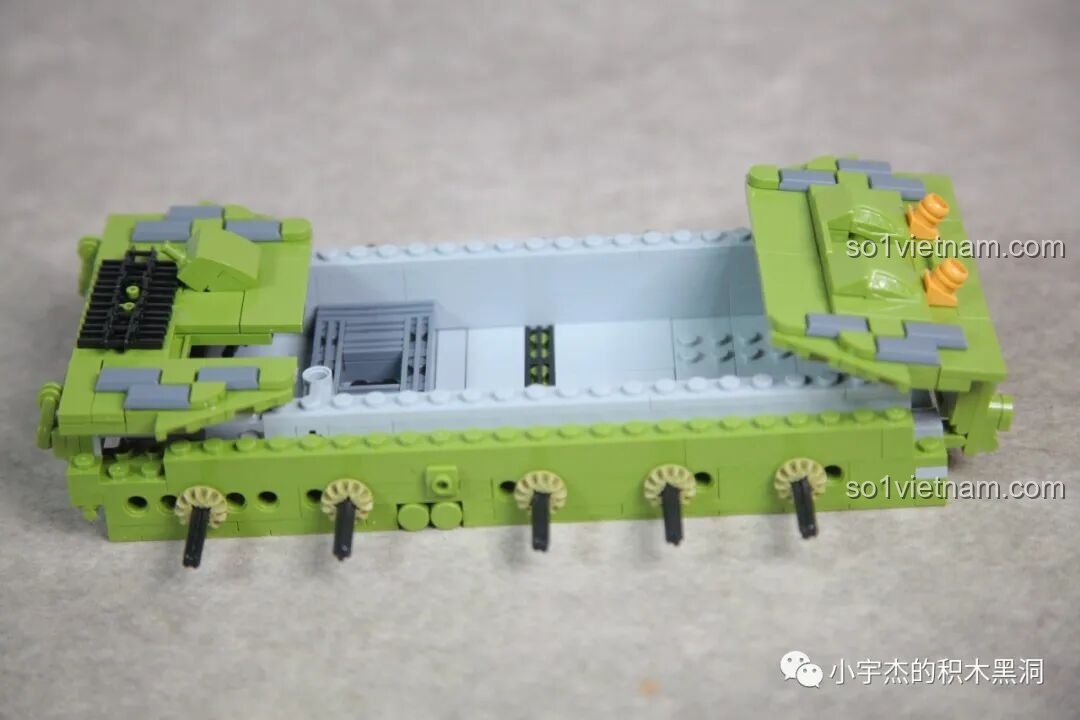 Lắp ráp các tấm giáp nghiêng phía trước và sau cho khung gầm xe tăng T-34 Panlos 632012.