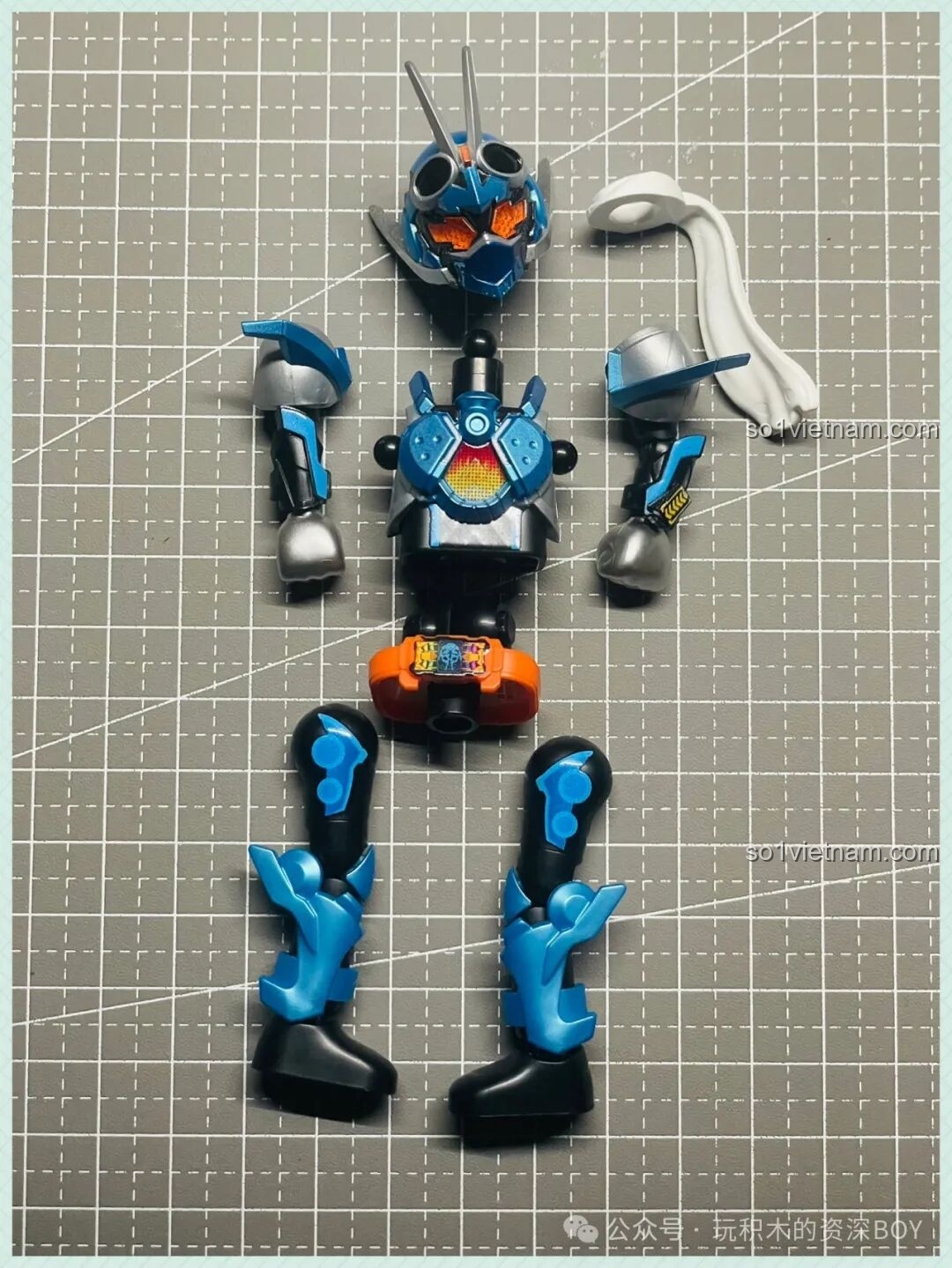 Quá trình lắp ráp mô hình Kamen Rider Gotchard SteamHopper từ bộ lắp ghép BLOKEES Kamen Rider, hướng dẫn chi tiết.