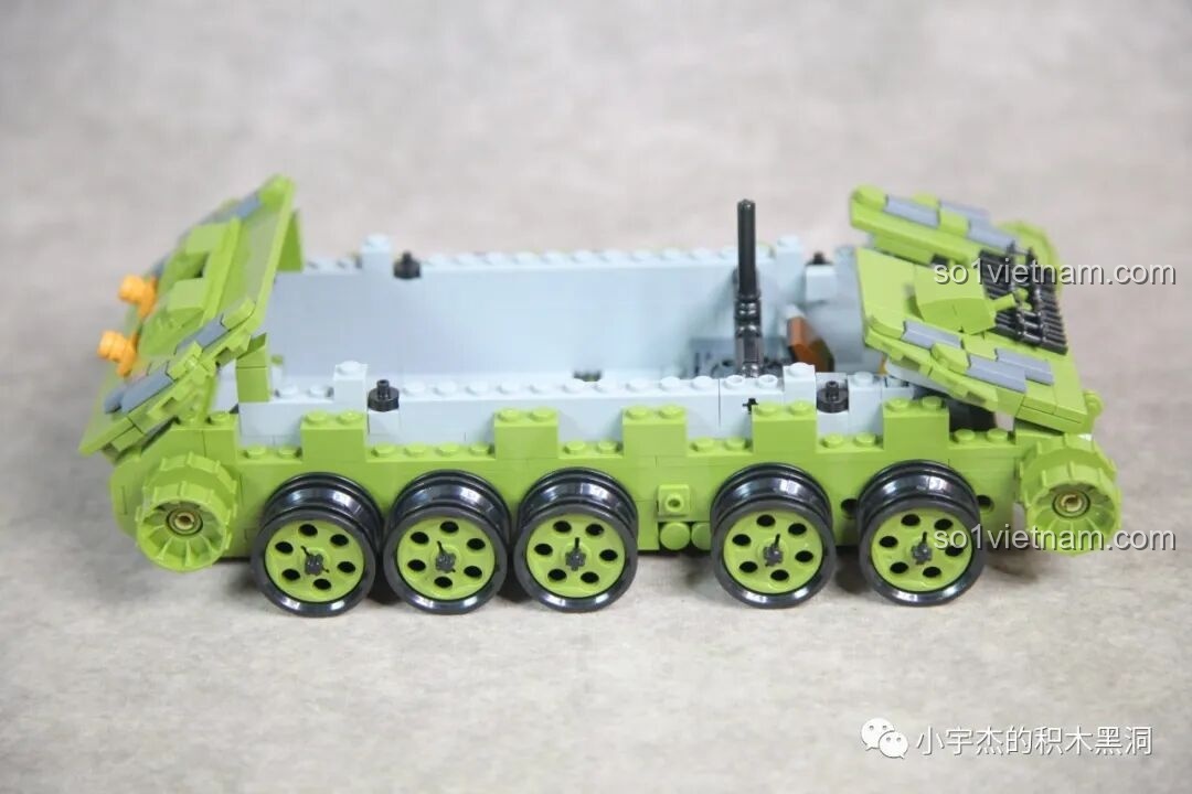 Hệ thống 5 cặp bánh chịu lực của xe tăng T-34 Panlos 632012 sau khi được lắp ráp hoàn chỉnh.