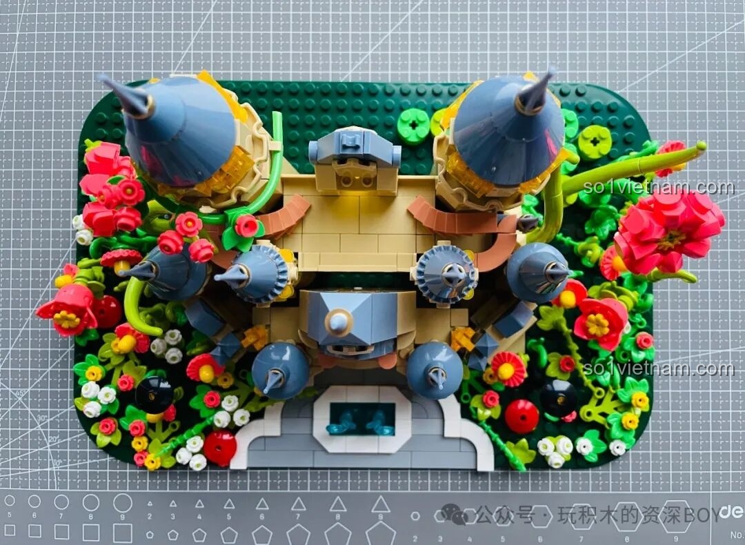 Quá trình lắp ráp những bông hoa khổng lồ và các chi tiết cây xanh khác của Lâu Đài Hoa Rừng Femibox S2238.