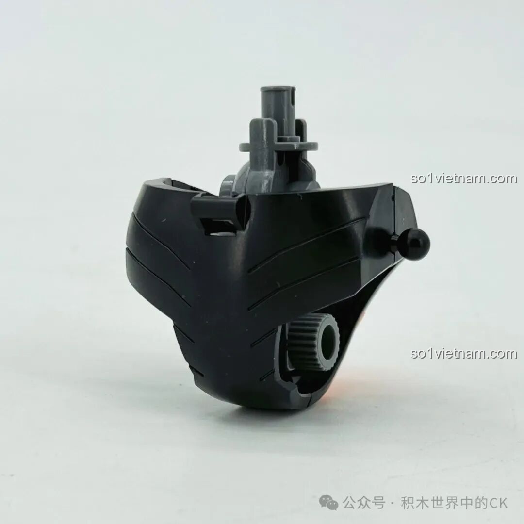 Mặt sau của phần hông Robot Triệu Vân Keeppley 78032 đang được lắp ráp, với các chi tiết khớp và giáp.