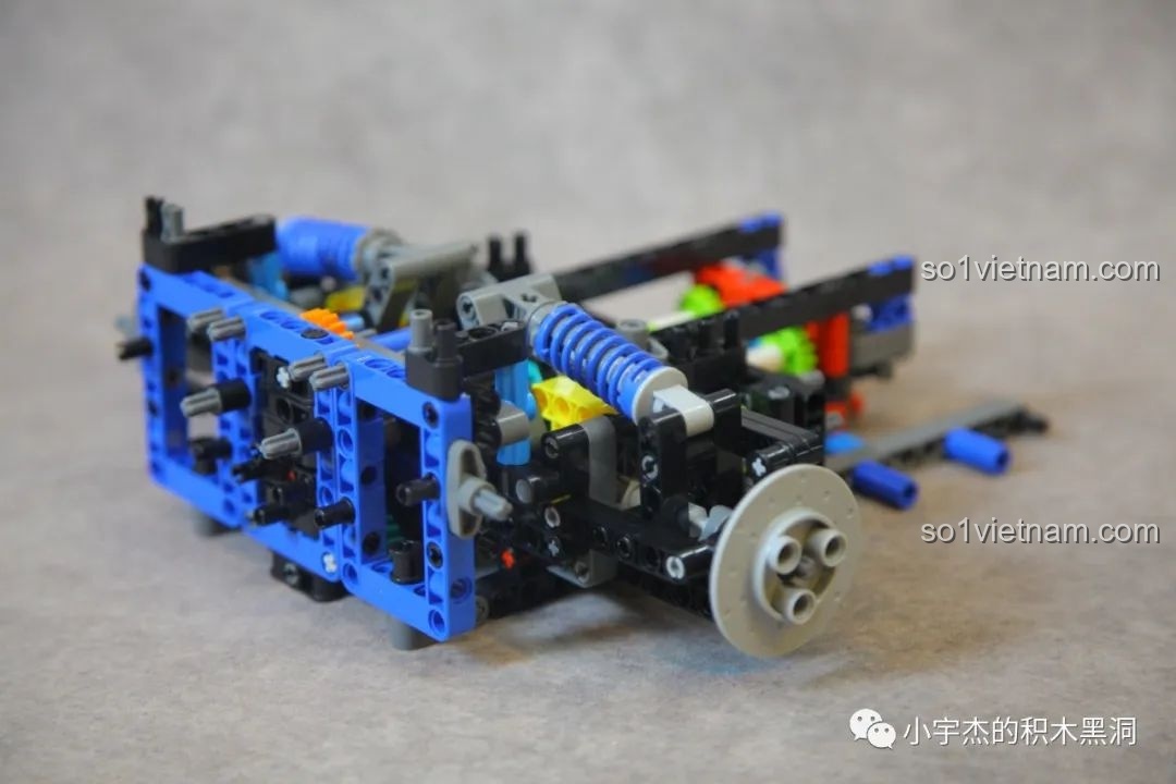 Lắp ráp hộp số 4 cấp cho mô hình K-box 10520, một trong những phần thú vị nhất của bộ Technic.