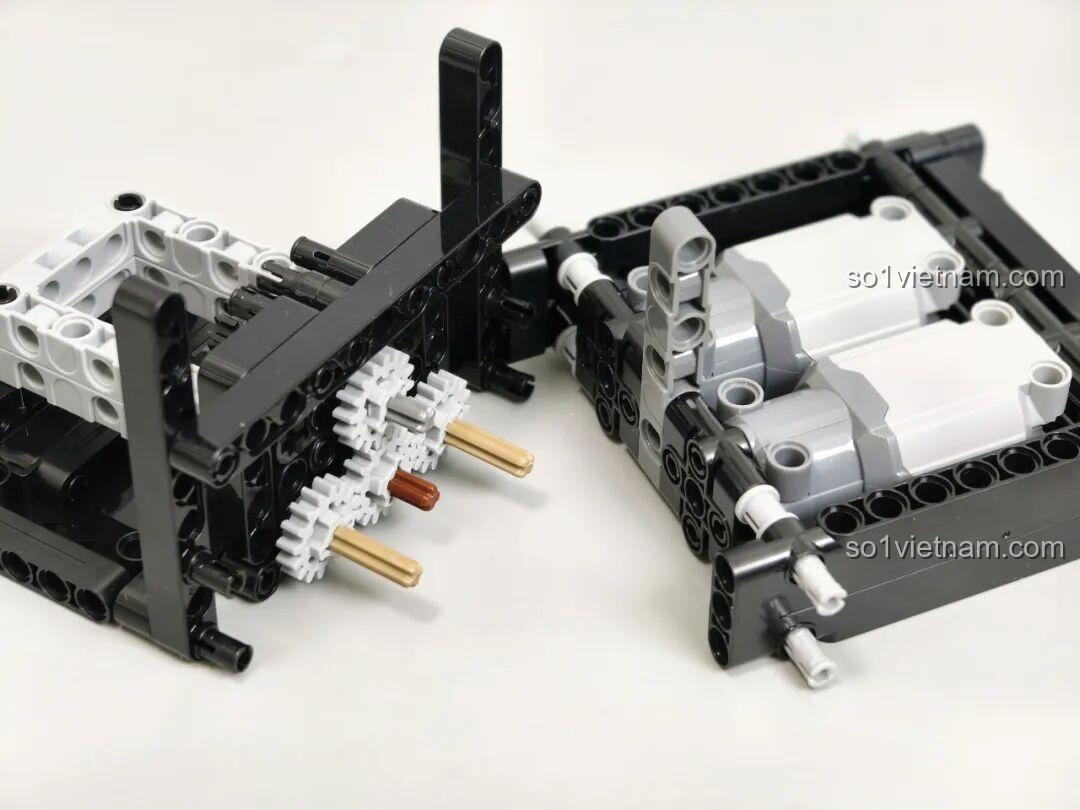 Quá trình lắp ráp hộp số và các bánh răng của Reobrix 11010 Maserati GranTurismo, cho thấy sự mượt mà.