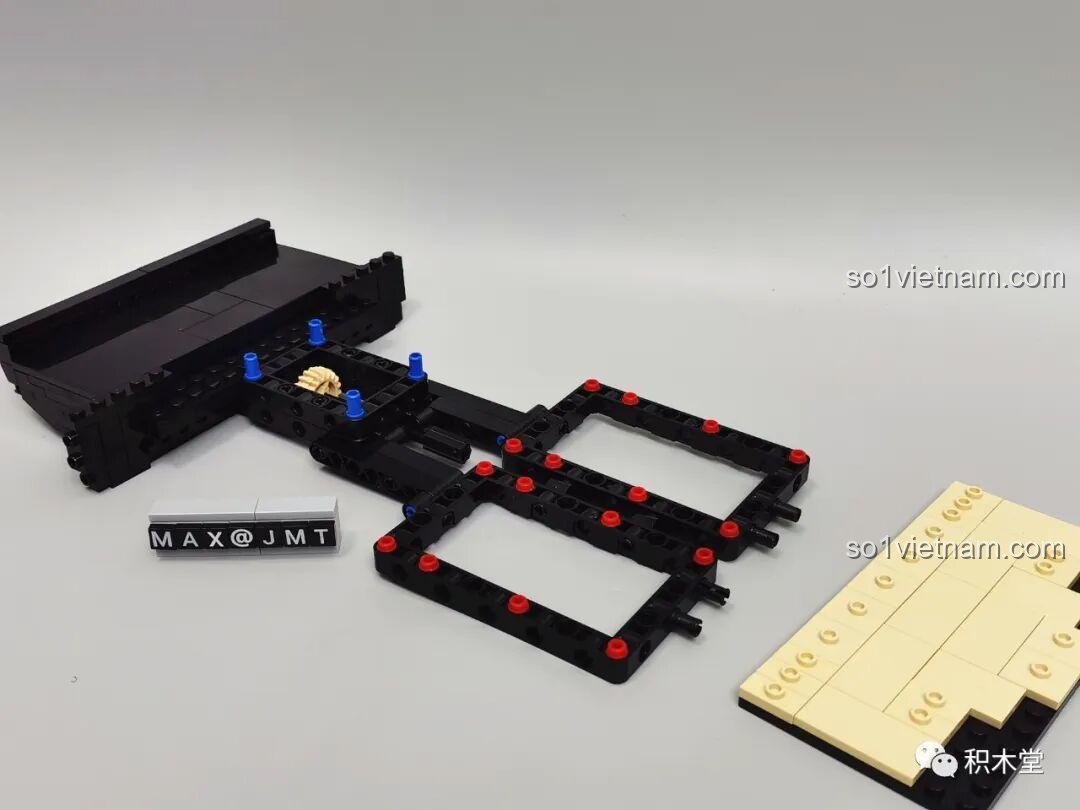 Quá trình lắp ráp khung gầm của mô hình Zhimeng Tree T5043 Xe Lễ Tân Hồng Kỳ, với các chi tiết kỹ thuật.