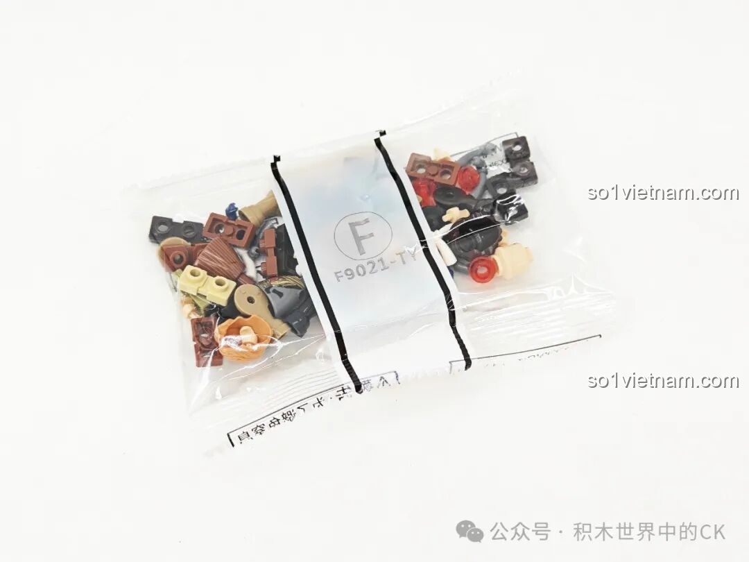 Quá trình lắp ráp phần nền móng của mô hình Saloon Miền Tây F9021, với các mảnh ghép màu vàng cát.