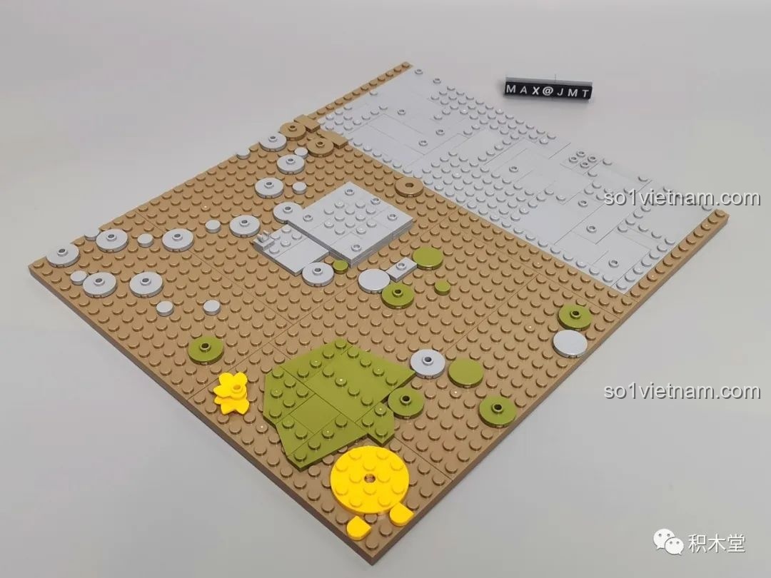 Quá trình lắp ráp phần nền của sân sau trong bộ xếp hình Khách Điếm Đồng Phúc Pantasy 86221.