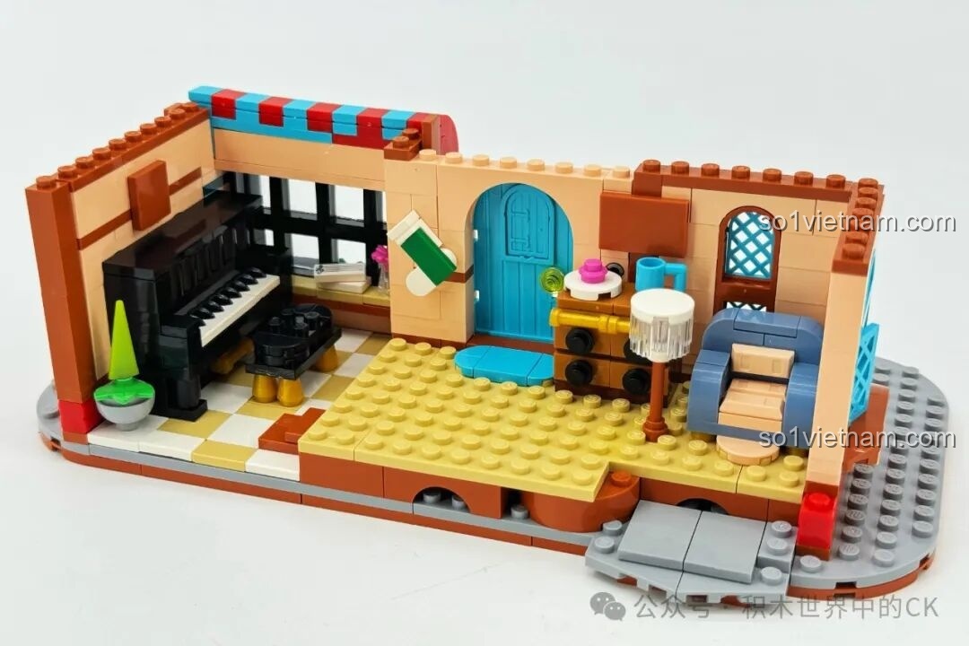 Lắp ráp các chi tiết nội thất tầng 1 của Ngôi Nhà Tinh Tú ZHEGAO 613005, bao gồm đàn piano và ghế sofa.