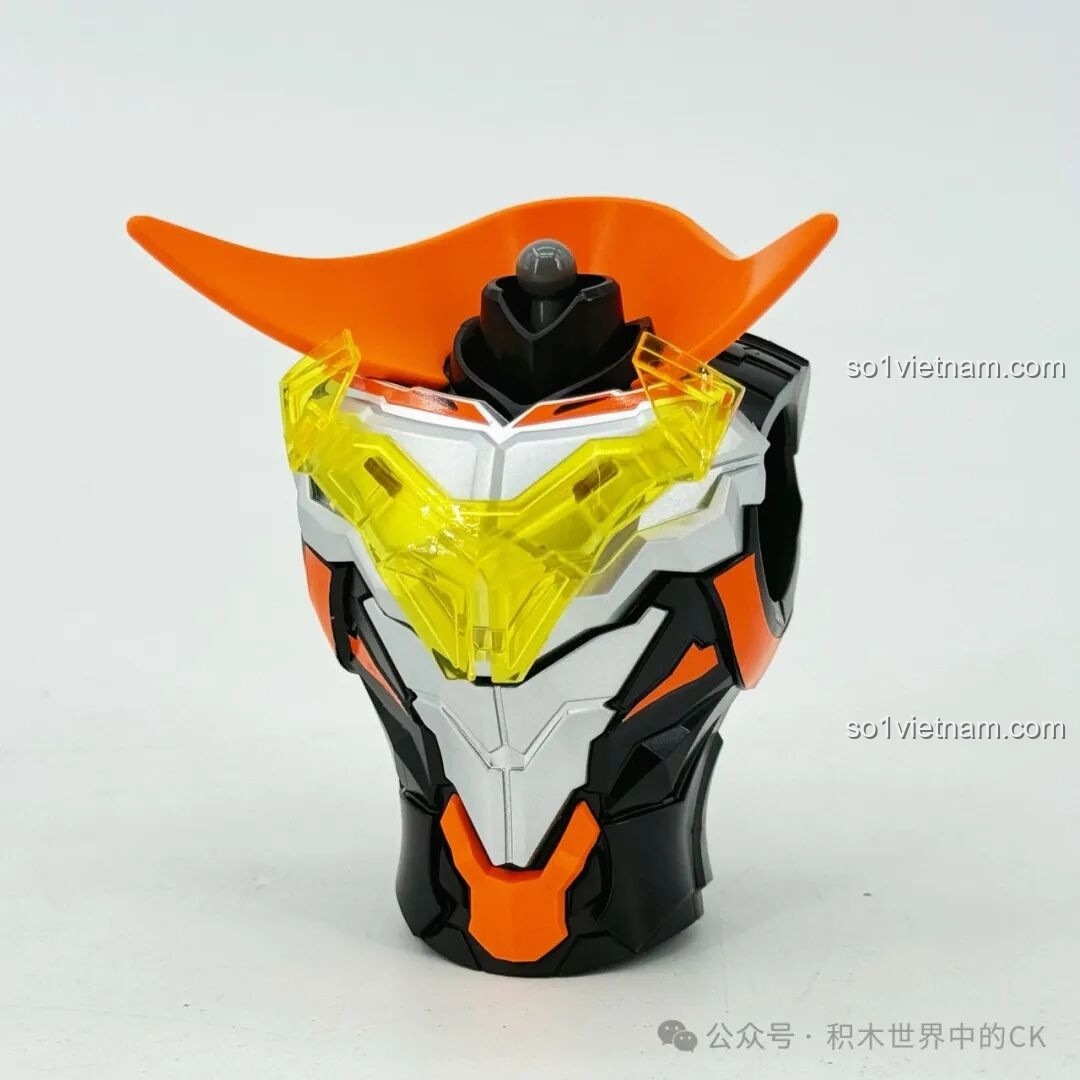 Quá trình lắp ráp phần thân trên của mô hình Robot Triệu Vân Keeppley 78032, với các mảnh giáp và khớp nối đang được ghép.