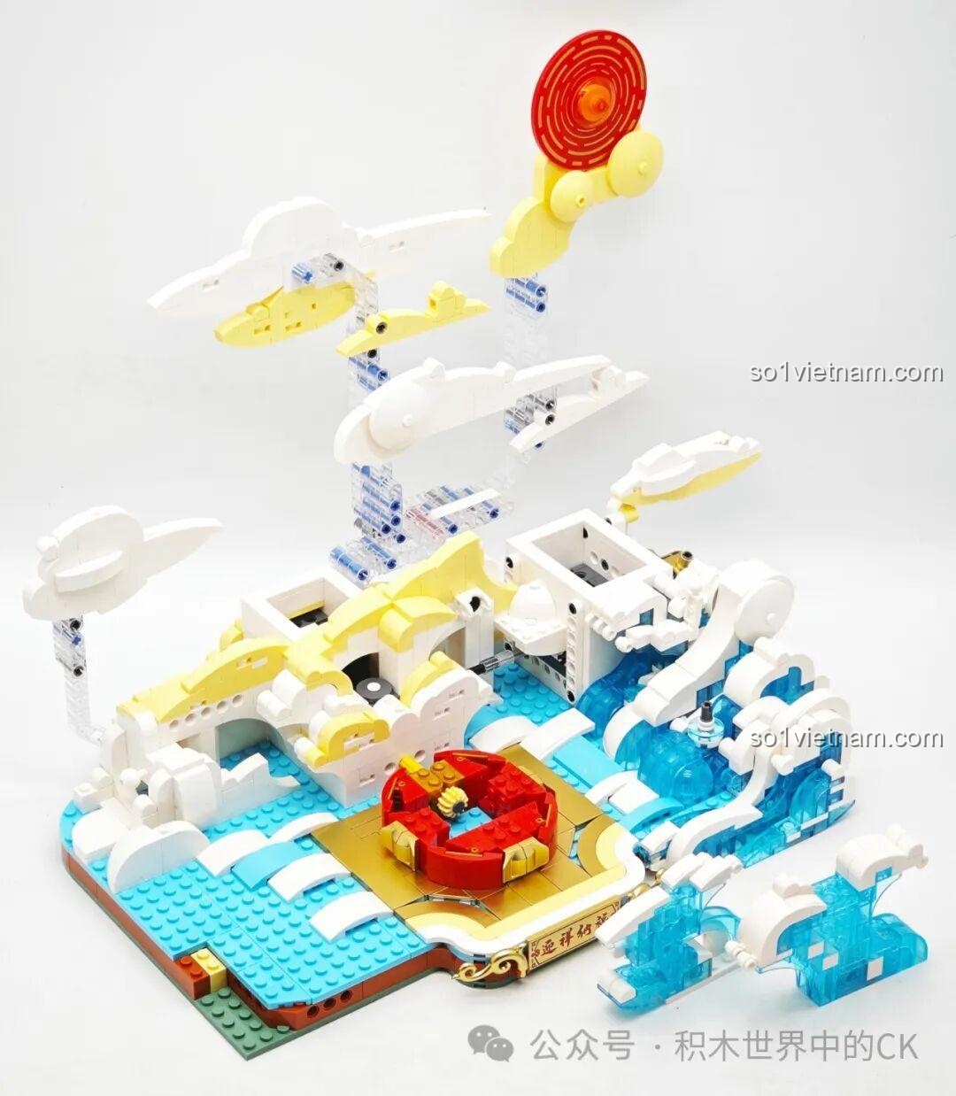 Hoàn thiện sân khấu trung tâm màu đỏ, nơi đặt minifigure trong bộ Keeppley K19908 Rồng Vàng Ôm Ngọc.