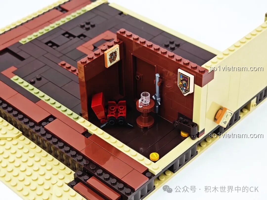 Quá trình lắp ráp tầng trên và cầu thang của mô hình Saloon Miền Tây F9021, với các chi tiết nội thất.