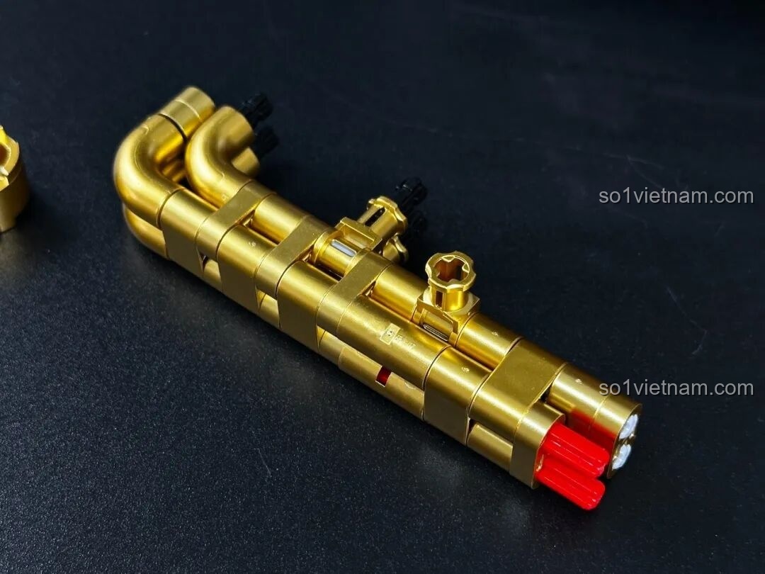 Lắp ráp tay cầm và phần đế của loa kèn cho bộ Pantasy Gramophone 85009, chuẩn bị hoàn thiện mô hình máy hát đĩa cổ điển.