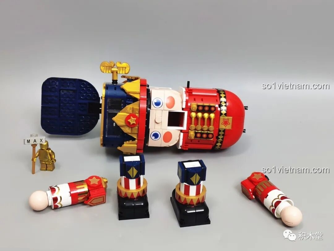 Các bộ phận tay và chân của Hoàng Tử Kẹp Hạt Dẻ được lắp riêng trước khi gắn vào thân.