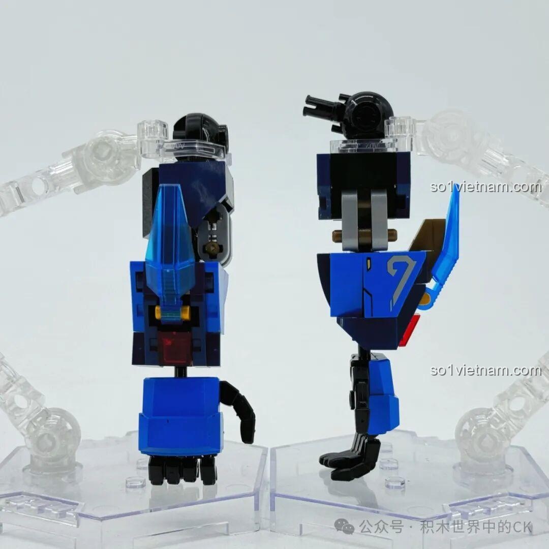 Lắp ráp phần tay của robot Ma Lễ Thanh, với các khớp linh hoạt và bàn tay có thể cử động.